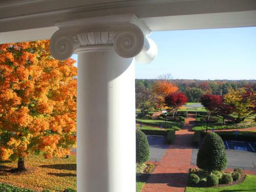 Virginia Crossings Hotel, Tapestry Collection By Hilton