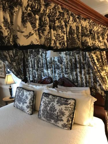 Bed & Breakfast A Williamsburg White House Inn