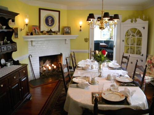 Bed & Breakfast A Williamsburg White House Inn