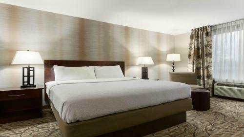 Holiday Inn Hotel & Suites Gateway