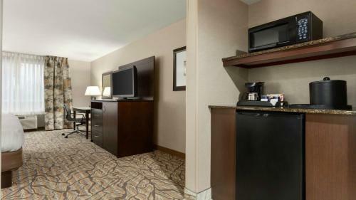 Holiday Inn Hotel & Suites Gateway