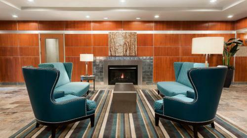 Holiday Inn Hotel & Suites Gateway