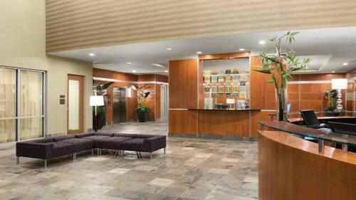 Holiday Inn Hotel & Suites Gateway