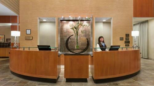 Holiday Inn Hotel & Suites Gateway