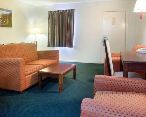 Hotel Rodeway Inn & Suites Williamsburg
