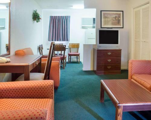 Hotel Rodeway Inn & Suites Williamsburg