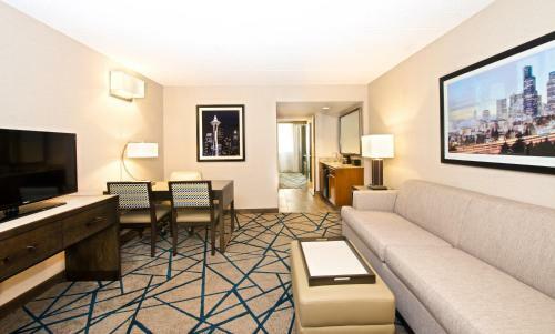 Hotel Embassy Suites By Hilton Seattle Bellevue