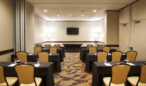 Hotel Embassy Suites By Hilton Seattle Bellevue