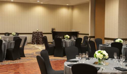 Hotel Embassy Suites By Hilton Seattle Bellevue