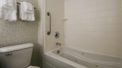 Holiday Inn Express Hotel & Suites Everett