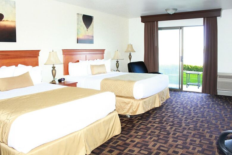 Best Western Plus Lake Front Hotel