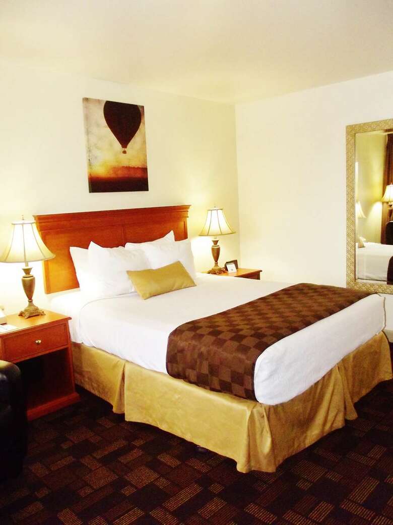 Best Western Plus Lake Front Hotel