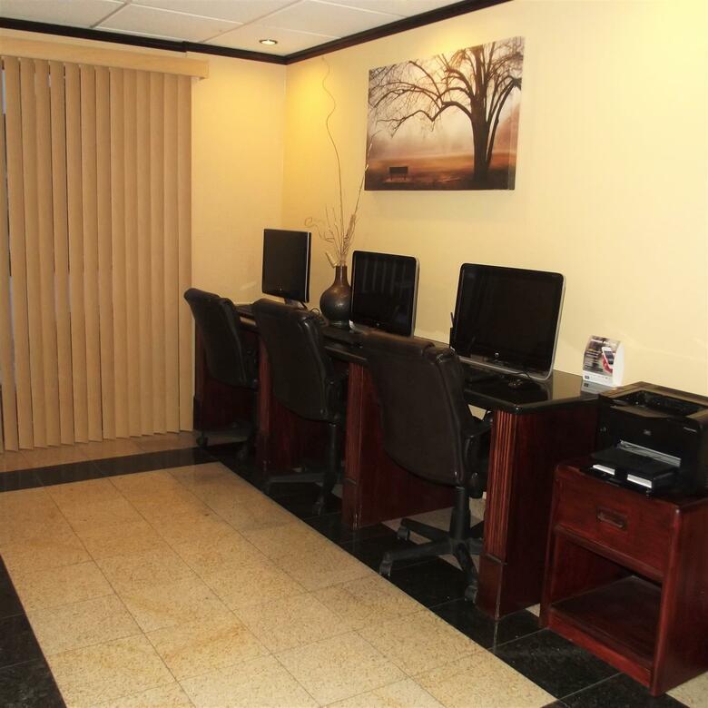 Best Western Plus Lake Front Hotel