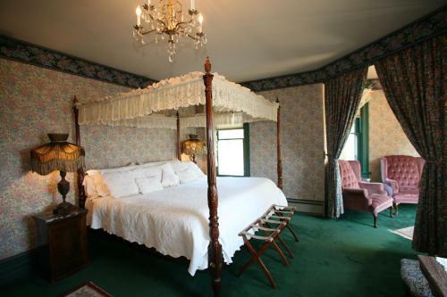 Bed & Breakfast Old Consulate Inn