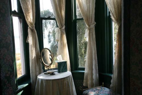 Bed & Breakfast Old Consulate Inn