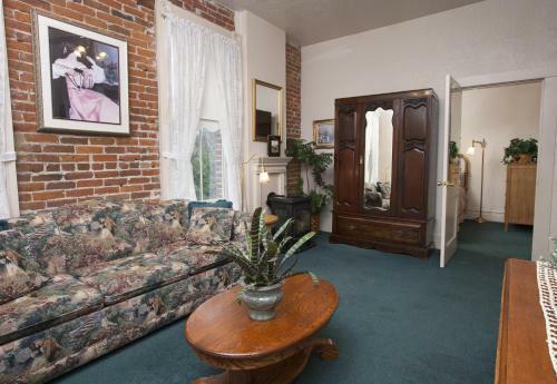 Bishop Victorian Hotel