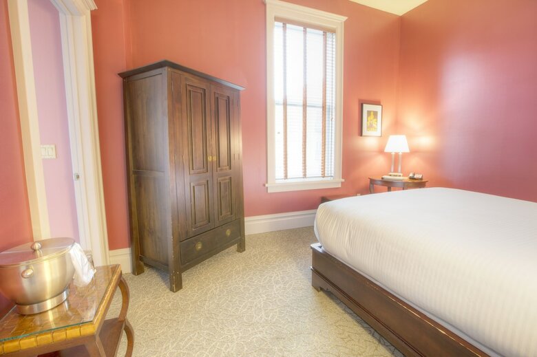 Montvale Hotel