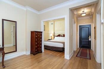 Marqueen Hotel