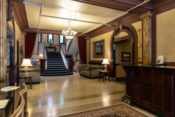 Marqueen Hotel