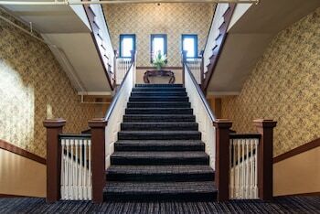 Marqueen Hotel
