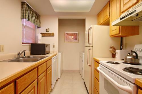 Hotel Powderwood Condominiums