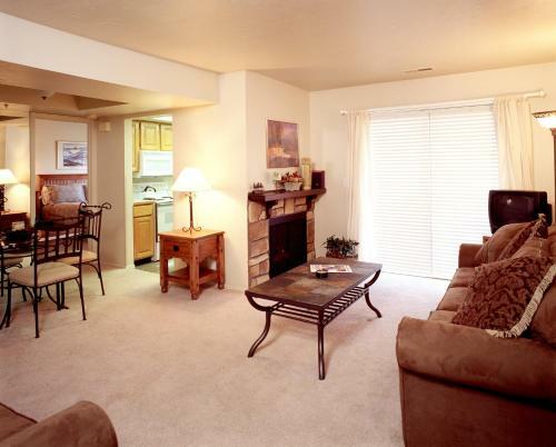 Hotel Powderwood Condominiums