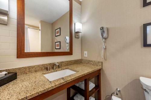 Hotel Comfort Inn & Suites