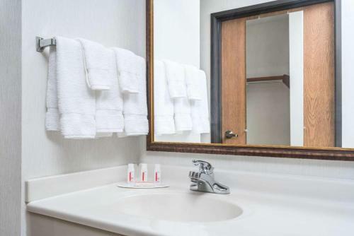 Hotel Baymont Inn & Suites Marshfield