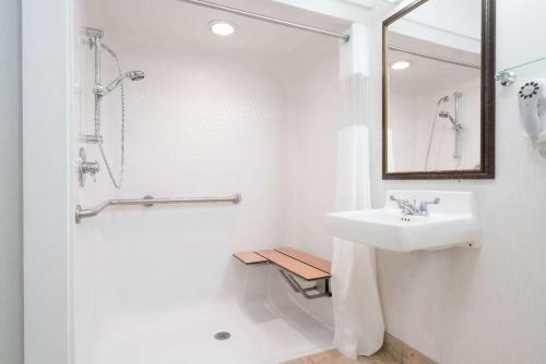 Hotel Baymont Inn & Suites Marshfield