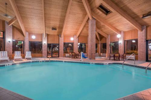 Hotel Baymont Inn & Suites Marshfield