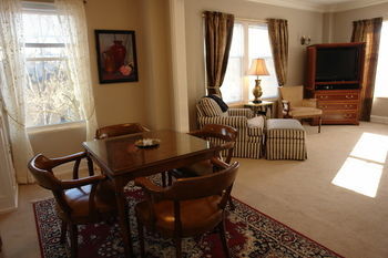 Hotel Knickerbocker On The Lake
