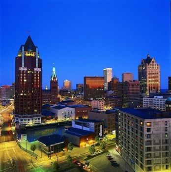 Hotel Doubletree By Hilton Milwaukee Downtown