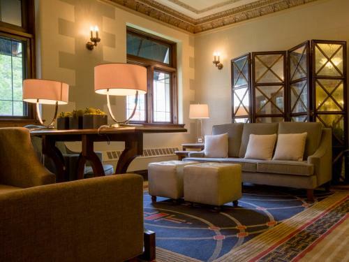 Plaza Hotel - Milwaukee
