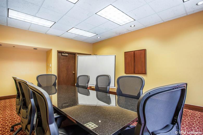 Hotel Quality Suites Milwaukee Airport