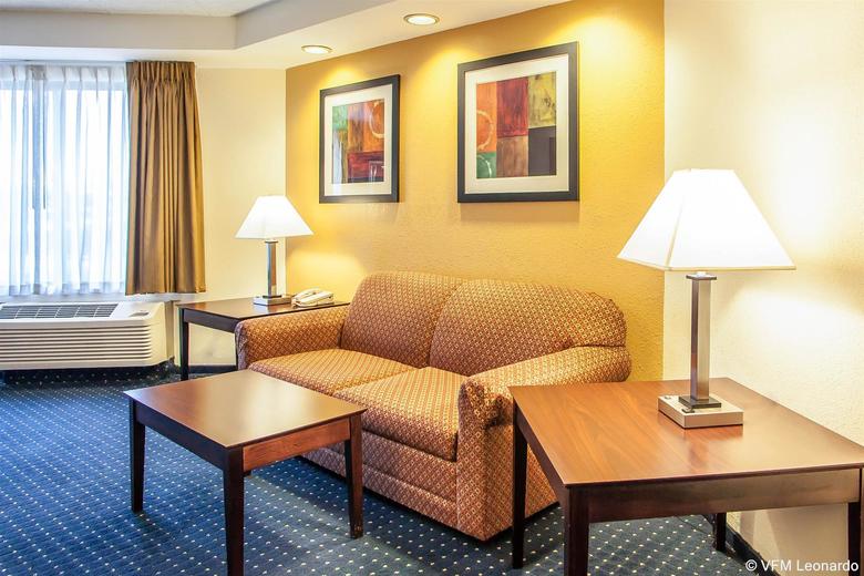 Hotel Quality Suites Milwaukee Airport