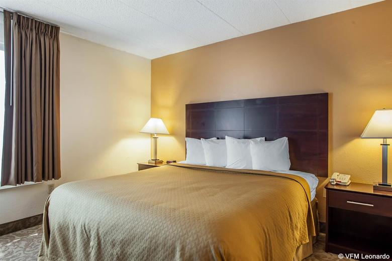 Hotel Quality Suites Milwaukee Airport