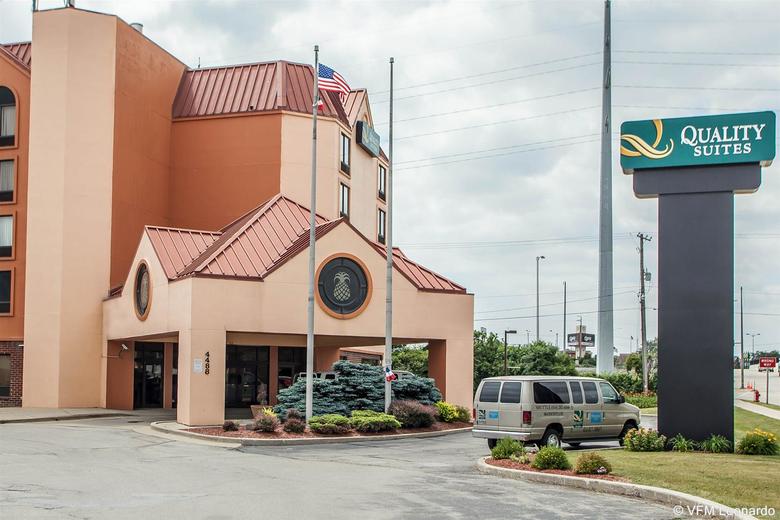 Hotel Quality Suites Milwaukee Airport