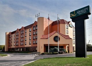Hotel Quality Suites Milwaukee Airport