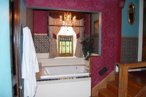Schuster Mansion Bed & Breakfast