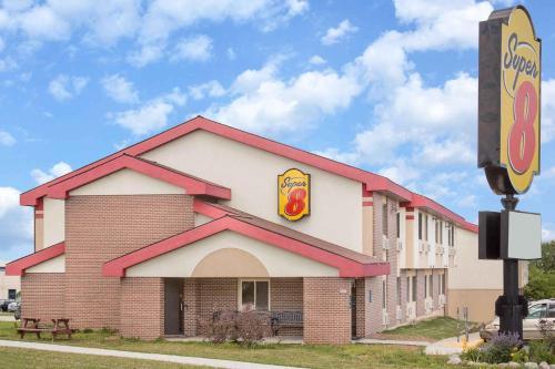 Motel Sheboygan's Pride Super 8