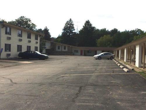 Motel Rapids Inn & Suites