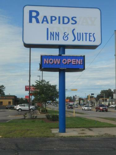 Motel Rapids Inn & Suites