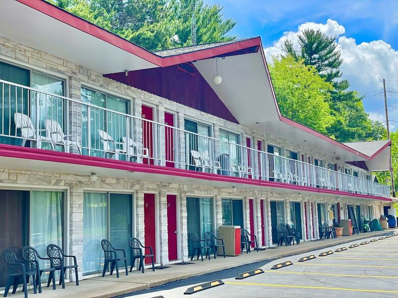 Trails End Motel
