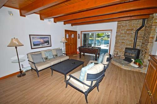 2203 White Sands