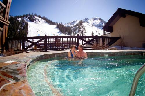 Hotel Village At Squaw Valley