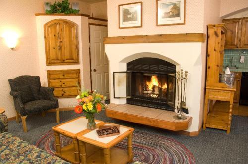 Hotel Getaways At Olympic Village Inn