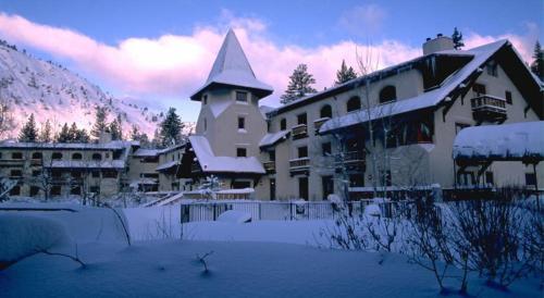 Hotel Getaways At Olympic Village Inn