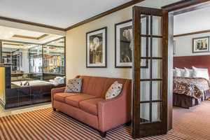 Hotel Rodeway Inn & Suites