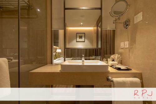 Hotel Regenta Central Rajkot
