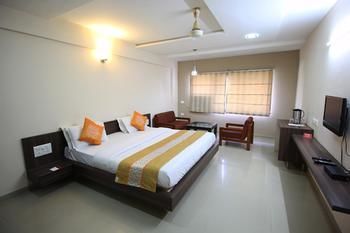 Hotel Oyo Premium Sola Sg Highway